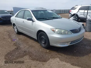 2005 Toyota Camry STD z VIN 4T1BE32K75U980056, wystawiony jako IAAI lot #41796743 z przebiegiem 150 520 mil mil oraz . Historia ofert i sprzedaży dostępna na DreamBid. Obrazek 1.