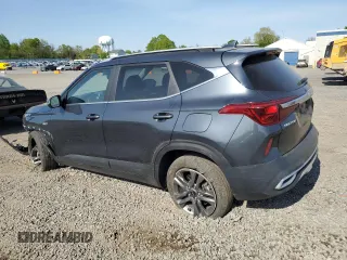 2022 Kia Seltos S z VIN KNDEUCAA1N7304259, wystawiony jako Copart lot #55356995 z przebiegiem 31 549 mil mil oraz Szkoda całkowita • Salvage title. Historia ofert i sprzedaży dostępna na DreamBid. Obrazek 2.