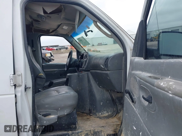 2004 Ford Econoline Passenger XL с VIN 1FBNE31L14HB49093, выставлен на аукционе IAAI как лот 42129056 с пробегом 226 446 миль миль и . История ставок и продаж доступна на DreamBid. Изображение 5.