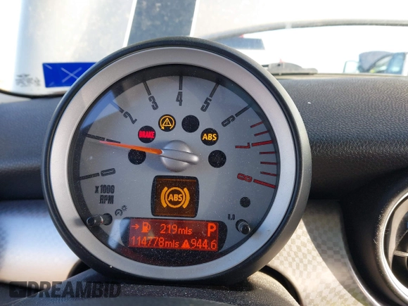 2007 MINI Hardtop S with VIN WMWMF73567TL91385, listed as a IAAI auction lot 41866865 with 114,778 mi miles and . Bid and sale history available at DreamBid. Image 7.