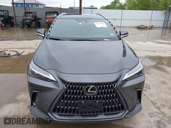 2024 Lexus NX 250 Premium z VIN 2T2GDCAZ7RC015465, wystawiony jako IAAI lot #42171196 z przebiegiem 14 322 mil mil oraz . Historia ofert i sprzedaży dostępna na DreamBid. Obrazek 20.