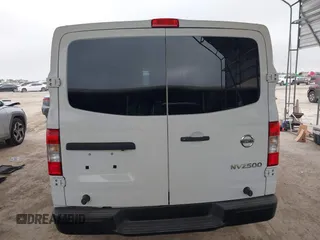 2018 Nissan NV Cargo S z VIN 1N6BF0KY8JN801254, wystawiony jako IAAI lot #42172812 z przebiegiem 117 602 mil mil oraz . Historia ofert i sprzedaży dostępna na DreamBid. Obrazek 17.