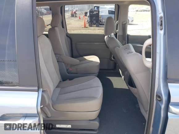 2011 Kia Sedona LX with VIN KNDMG4C74B6368551, listed as a IAAI auction lot 42022483 with 172,495 mi miles. Bid and sale history available at carsss.com. Image 8.
