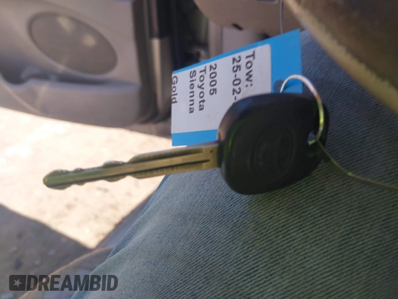 2005 Toyota Sienna XLE with VIN 5TDZA22C05S377004, listed as a IAAI auction lot 41675198 with 219,250 mi miles and . Bid and sale history available at DreamBid. Image 10.