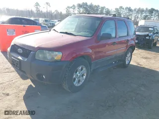 2005 Ford Escape XLT with VIN 1FMCU93115KB85547, listed as a IAAI auction lot 41669441 with 267,022 mi miles. Bid and sale history available at carsss.com. Image 2.