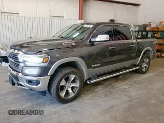 2020 Ram 1500 Laramie z VIN 1C6SRFJT8LN324743, wystawiony jako Copart lot #58233605 z przebiegiem 136 865 mil mil oraz Szkoda całkowita • Salvage title. Historia ofert i sprzedaży dostępna na DreamBid. Obrazek 1.