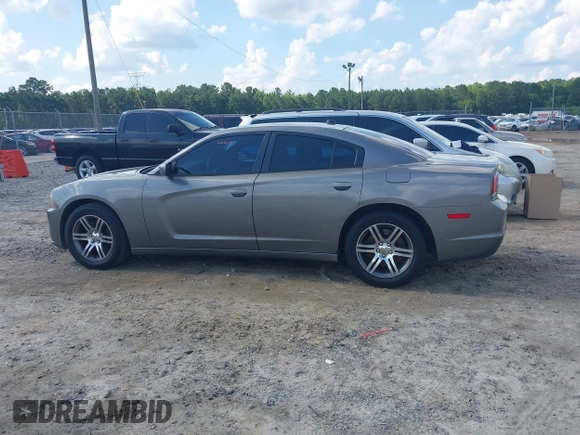2014 Dodge Charger Police z VIN 2C3CDXAT8EH186106, wystawiony jako IAAI lot #42360605 z przebiegiem 126 794 mil mil oraz . Historia ofert i sprzedaży dostępna na DreamBid. Obrazek 13.