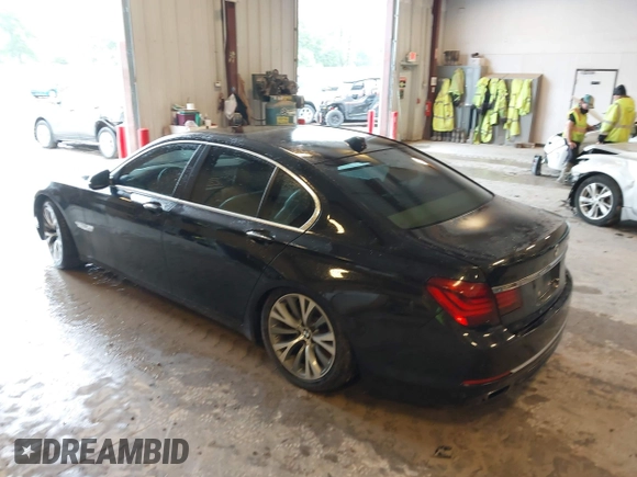2013 BMW 7 Series 750i xDrive z VIN WBAYB6C56DC997904, wystawiony jako IAAI lot #42529968 z przebiegiem Nie podano mil oraz . Historia ofert i sprzedaży dostępna na DreamBid. Obrazek 3.