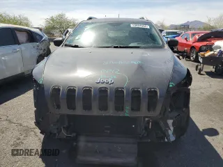 2016 Jeep Cherokee Latitude z VIN 1C4PJLCB6GW113825, wystawiony jako Copart lot #53894565 z przebiegiem 261 674 mil mil oraz Szkoda całkowita • Salvage title. Historia ofert i sprzedaży dostępna na DreamBid. Obrazek 5.