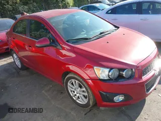 2016 Chevrolet Sonic LT z VIN 1G1JC5SH1G4117433, wystawiony jako IAAI lot #42078979 z przebiegiem 167 201 mil mil oraz . Historia ofert i sprzedaży dostępna na DreamBid. Obrazek 1.