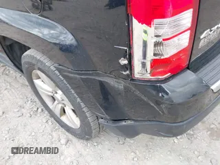 2014 Jeep Patriot Limited with VIN 1C4NJRCB2ED686692, listed as a IAAI auction lot 41922510 with 137,039 mi miles and . Bid and sale history available at DreamBid. Image 6.