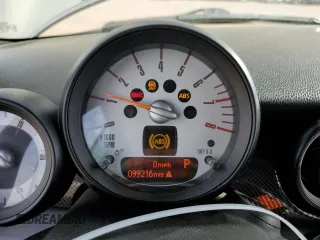 2012 MINI Convertible S z VIN WMWZP3C58CT250629, wystawiony jako Copart lot #57265655 z przebiegiem 99 216 mil mil oraz Szkoda całkowita • Salvage title. Historia ofert i sprzedaży dostępna na DreamBid. Obrazek 9.