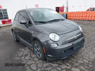 2017 FIAT 500e z VIN 3C3CFFGE5HT697541, wystawiony jako IAAI lot #42139647 z przebiegiem 61 623 mil mil oraz . Historia ofert i sprzedaży dostępna na DreamBid. Obrazek 1.
