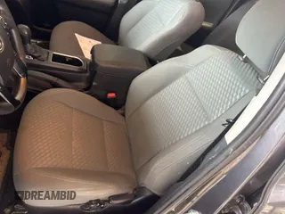 2021 Toyota Tacoma SR z VIN 5TFCZ5AN2MX279975, wystawiony jako IAAI lot #42477503 z przebiegiem 50 690 mil mil oraz . Historia ofert i sprzedaży dostępna na DreamBid. Obrazek 3.