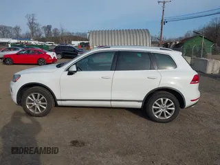 2013 Volkswagen Touareg Exec с VIN WVGEF9BP0DD006992, выставлен на аукционе IAAI как лот 41800140 с пробегом 177 299 миль миль и . История ставок и продаж доступна на DreamBid. Изображение 14.