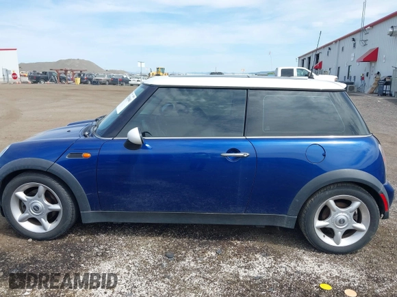 2003 MINI Hardtop z VIN WMWRC33483TC48109, wystawiony jako IAAI lot #42245601 z przebiegiem 100 738 mil mil oraz . Historia ofert i sprzedaży dostępna na DreamBid. Obrazek 14.