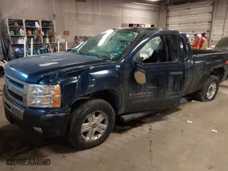 2011 Chevrolet Silverado 1500 LT with VIN 1GCRCSE06BZ361721, listed as a IAAI auction lot 41335106 with 283,753 mi miles. Bid and sale history available at carsss.com. Image 2.