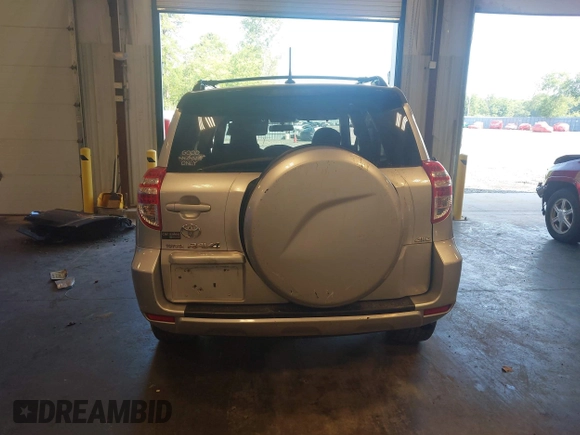 2010 Toyota RAV4 Sport z VIN 2T3RF4DV6AW080727, wystawiony jako IAAI lot #42526299 z przebiegiem Nie podano mil oraz . Historia ofert i sprzedaży dostępna na DreamBid. Obrazek 16.