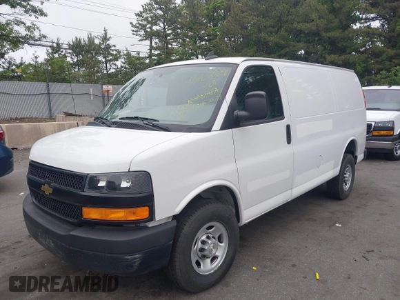 2022 Chevrolet Express Cargo z VIN 1GCWGAF72N1142965, wystawiony jako IAAI lot #42463029 z przebiegiem 49 782 mil mil oraz . Historia ofert i sprzedaży dostępna na DreamBid. Obrazek 2.