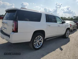2020 GMC Yukon XL Denali with VIN 1GKS1HKJ1LR303285, listed as a Copart auction lot 71786914 with 132,278 mi miles and Salvage Title. Bid and sale history available at carsss.com. Image 3.