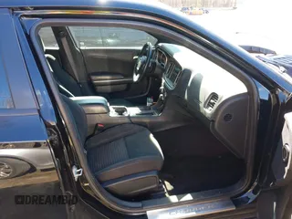 2017 Dodge Charger SXT z VIN 2C3CDXHG5HH575170, wystawiony jako IAAI lot #41857029 z przebiegiem 65 248 mil mil oraz . Historia ofert i sprzedaży dostępna na DreamBid. Obrazek 5.