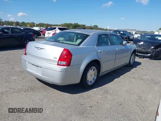 2005 Chrysler 300 with VIN 2C3AA53G35H634689, listed as a IAAI auction lot 40523572 with 1 mi miles. Bid and sale history available at carsss.com. Image 4.