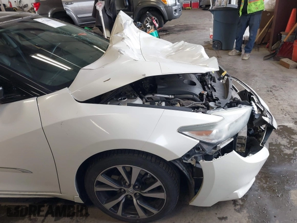 2016 Nissan Maxima SL z VIN 1N4AA6APXGC383444, wystawiony jako IAAI lot #41766069 z przebiegiem 92 629 mil mil oraz . Historia ofert i sprzedaży dostępna na DreamBid. Obrazek 19.
