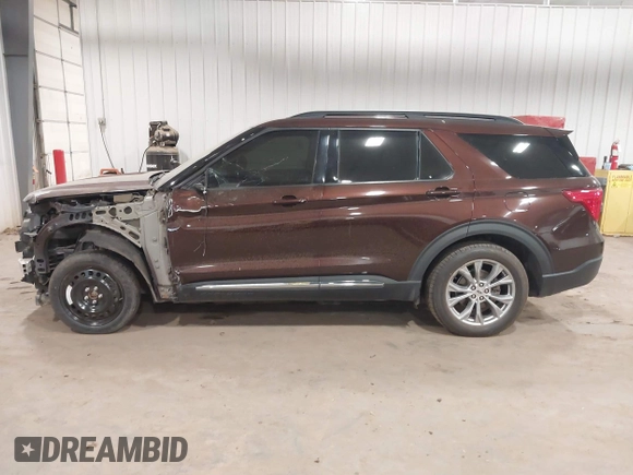 2020 Ford Explorer XLT with VIN 1FMSK8DHXLGA27909, listed as a IAAI auction lot 40822423 with 90,458 mi miles. Bid and sale history available at carsss.com. Image 14.