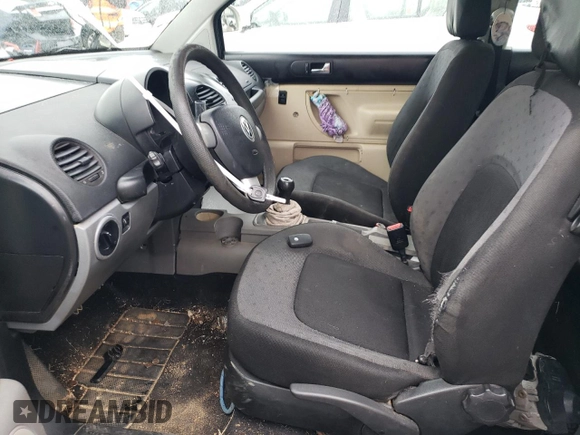 1999 Volkswagen Beetle GLS z VIN 3VWCA21C7XM428103, wystawiony jako Copart lot #86248654 z przebiegiem 177 640 mil mil oraz Szkoda całkowita • Salvage title. Historia ofert i sprzedaży dostępna na DreamBid. Obrazek 7.