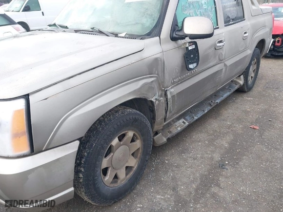 2002 Cadillac Escalade EXT with VIN 3GYEK63N62G209357, listed as a IAAI auction lot 41512354 with 205919 miles. Bid and sale history available at carsss.com. Image 6.
