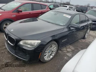 2013 BMW 7 Series 750i xDrive z VIN WBAYB6C55DD223914, wystawiony jako Copart lot #81825144 z przebiegiem 81 818 mil mil oraz Szkoda całkowita • Salvage title. Historia ofert i sprzedaży dostępna na DreamBid. Obrazek 1.