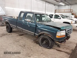 1996 Ford F-250 with VIN 1FTHX26F1TEB38000, listed as a IAAI auction lot 41199942 with 324,532 mi miles. Bid and sale history available at carsss.com. Image 1.