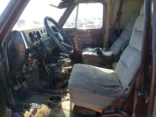 1989 Chevrolet Chevy Van z VIN 1GBEG25K4K7168245, wystawiony jako Copart lot #60162924 z przebiegiem 22 708 mil mil oraz Szkody całkowita. Historia ofert i sprzedaży dostępna na DreamBid. Obrazek 7.