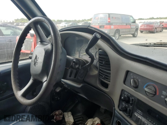 2001 Chevrolet Astro Cargo with VIN 1GCDM19W61B141888, listed as a Copart auction lot 45130465 with Not Provided miles and Salvage Title. Bid and sale history available at carsss.com. Image 9.