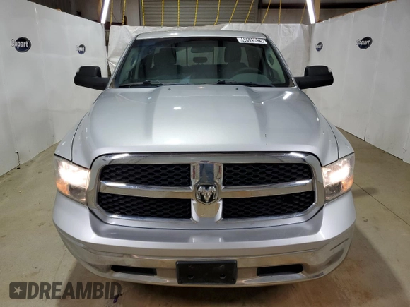 2018 Ram 1500 SLT z VIN 1C6RR6GG8JS126834, wystawiony jako Copart lot #46529825 z przebiegiem 190 240 mil mil oraz Czysty tytuł • Clean title. Historia ofert i sprzedaży dostępna na DreamBid. Obrazek 5.