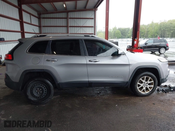 2014 Jeep Cherokee Latitude z VIN 1C4PJMCS7EW124660, wystawiony jako IAAI lot #42310356 z przebiegiem 322 480 mil mil oraz . Historia ofert i sprzedaży dostępna na DreamBid. Obrazek 13.