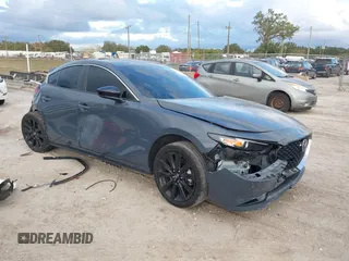 2022 Mazda 3 Carbon Edition z VIN JM1BPACL2N1509492, wystawiony jako IAAI lot #41198183 z przebiegiem Nie podano mil oraz . Historia ofert i sprzedaży dostępna na DreamBid. Obrazek 1.