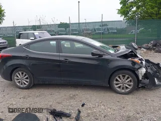 2015 Hyundai Elantra SE z VIN 5NPDH4AE5FH589344, wystawiony jako IAAI lot #42188682 z przebiegiem Nie podano mil oraz . Historia ofert i sprzedaży dostępna na DreamBid. Obrazek 13.