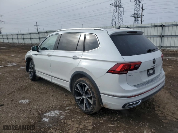 2022 Volkswagen Tiguan SEL R-Line with VIN 3VV4B7AX4NM103217, listed as a Copart auction lot 43906805 with 17,990 mi miles and Salvage Title. Bid and sale history available at carsss.com. Image 2.