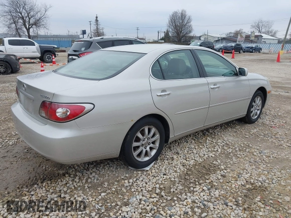 2003 Lexus ES with VIN JTHBF30G330101610, listed as a IAAI auction lot 42010075 with 178,796 mi miles. Bid and sale history available at carsss.com. Image 4.