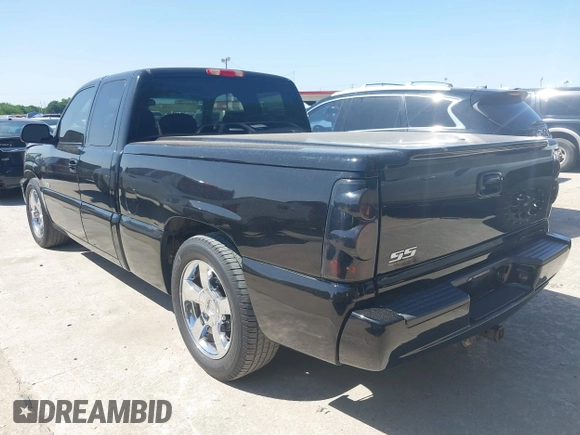 2007 Chevrolet Silverado SS z VIN 2GCEC19N071113401, wystawiony jako IAAI lot #42307590 z przebiegiem 199 687 mil mil oraz . Historia ofert i sprzedaży dostępna na DreamBid. Obrazek 3.