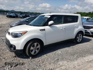 2019 Kia Soul z VIN KNDJN2A24K7920984, wystawiony jako Copart lot #61230445 z przebiegiem 292 803 mil mil oraz Czysty tytuł • Clean title. Historia ofert i sprzedaży dostępna na DreamBid. Obrazek 1.