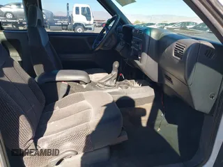 1997 GMC Sonoma SLS with VIN 1GTCS19X2V8528709, listed as a IAAI auction lot 40853983 with 243,171 mi miles and . Bid and sale history available at DreamBid. Image 5.