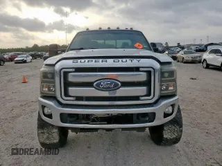 2011 Ford F-250 XL z VIN 1FT7W2BTXBEA89677, wystawiony jako Copart lot #55258135 z przebiegiem 285 071 mil mil oraz Czysty tytuł • Clean title. Historia ofert i sprzedaży dostępna na DreamBid. Obrazek 5.