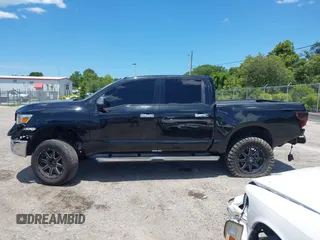 2018 Nissan Titan SV with VIN 1N6AA1E60JN511357, listed as a IAAI auction lot 42582405 with 110,043 mi miles and . Bid and sale history available at DreamBid. Image 14.