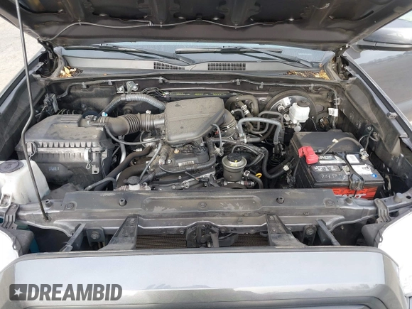 2018 Toyota Tacoma SR z VIN 5TFSX5EN0JX062612, wystawiony jako IAAI lot #41993211 z przebiegiem 92 586 mil mil oraz . Historia ofert i sprzedaży dostępna na DreamBid. Obrazek 10.