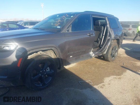 2021 Jeep Grand Cherokee Altitude z VIN 1C4RJKAG7M8209612, wystawiony jako IAAI lot #41695777 z przebiegiem 57 672 mil mil oraz . Historia ofert i sprzedaży dostępna na DreamBid. Obrazek 6.