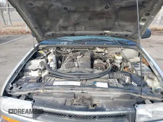 2001 Chevrolet S-10 LS with VIN 1GCCS19571K141956, listed as a IAAI auction lot 41520093 with 110,098 mi miles and . Bid and sale history available at DreamBid. Image 10.