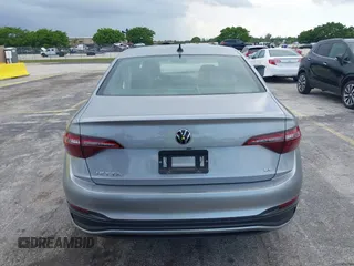 2024 Volkswagen Jetta SE z VIN 3VWEM7BU9RM057291, wystawiony jako IAAI lot #42346409 z przebiegiem 22 301 mil mil oraz . Historia ofert i sprzedaży dostępna na DreamBid. Obrazek 16.