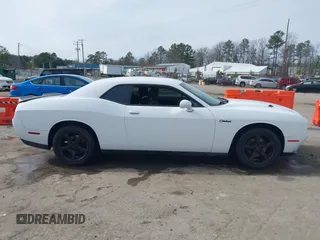 2016 Dodge Challenger SXT z VIN 2C3CDZAG6GH263508, wystawiony jako IAAI lot #41587297 z przebiegiem 119 114 mil mil oraz . Historia ofert i sprzedaży dostępna na DreamBid. Obrazek 13.